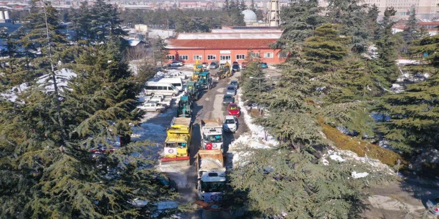 Karın esir aldığı Isparta’da okulların bahçesi ve çevresi temizleniyor