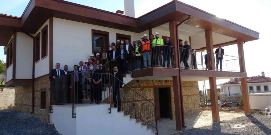 AK Parti Antalya İl Başkanı Taş: “Manavgat yangınında evi zarar gören bir çok aile bayrama yeni evlerinde girecek”