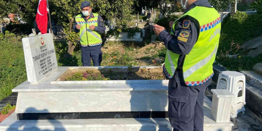 Jandarma, 14 Şubat’ta şehitlikleri ziyaret etti