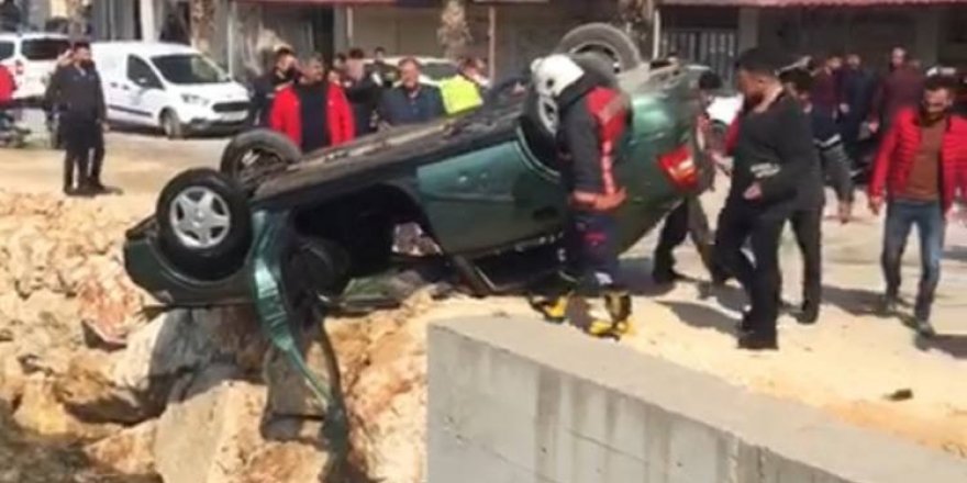 Can pazarı yaşanmıştı... Otomobilin su kanalına düşme anı kamerada