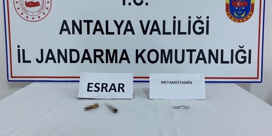 Kontrol noktasında durdurulan araçta uyuşturucu maddeler bulundu