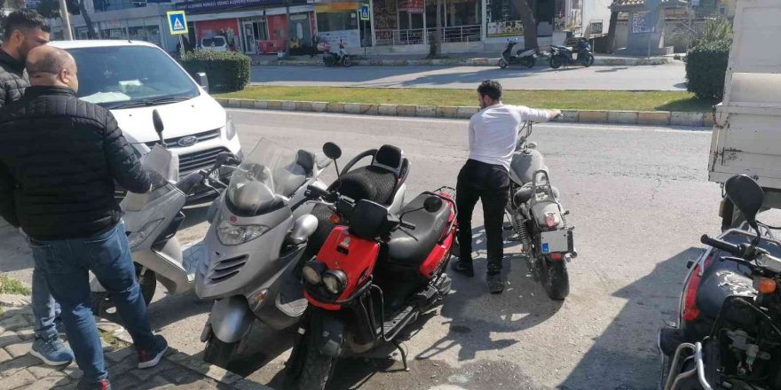 Tamiri tamamlanan motosiklet, çıkan yangında kullanılamaz hale geldi