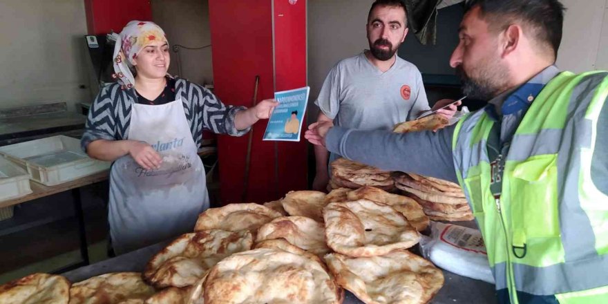 Akdeniz Belediyesi, soba zehirlenmelerine karşı halkı broşürle uyardı