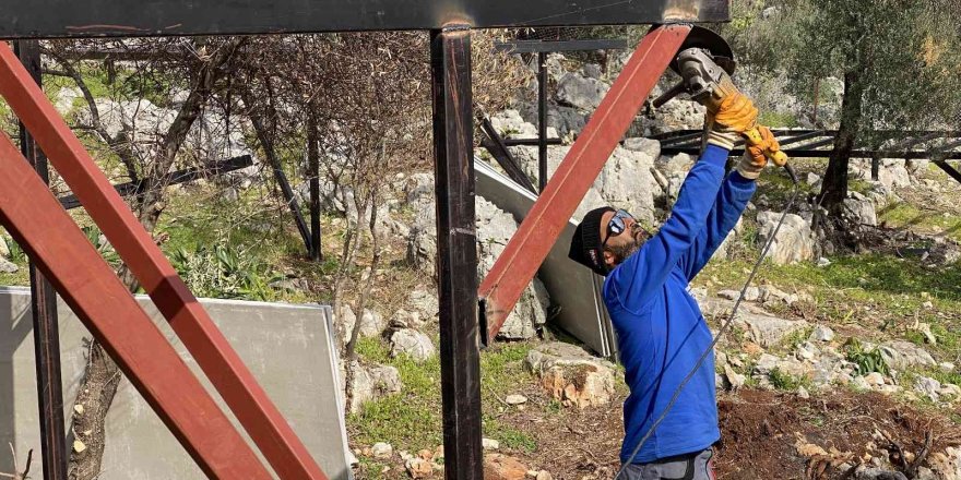 Turizm merkezi Kaş’ta kaçak yapılar yıkıldı