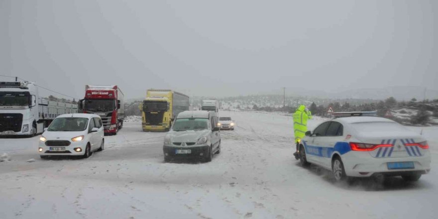Antalya-Konya karayolu tırlar hariç araç trafiğine açıldı