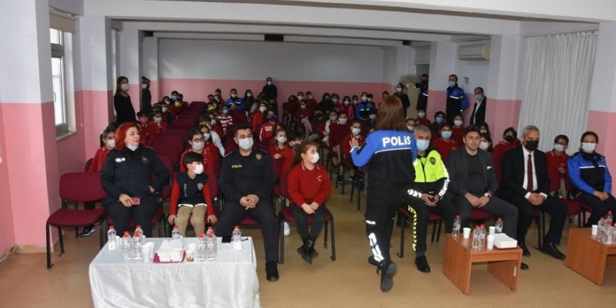 Mersin polisi ilkokul öğrencilerini asayiş konularında bilgilendirdi