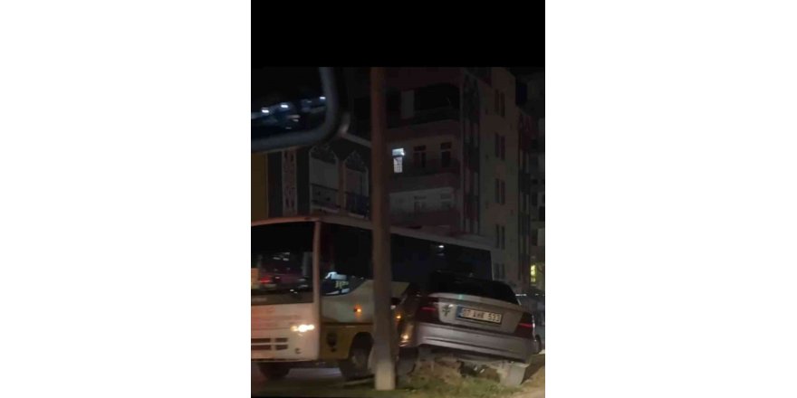 Alkollü ve ehliyetsiz sürücü elektrik panosuna çarptı