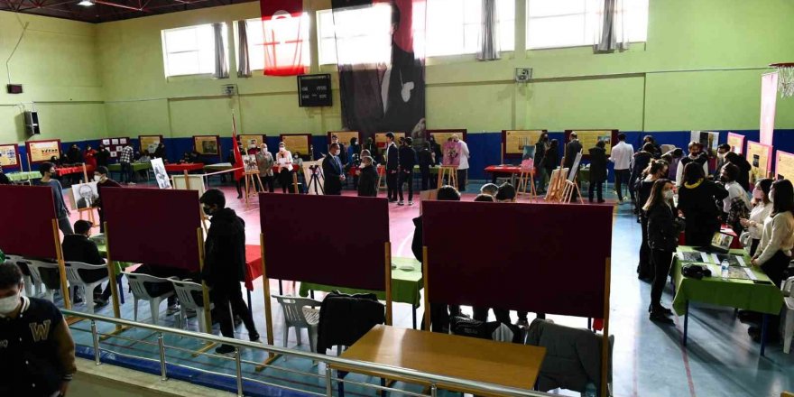 Tenzile Erdoğan Anadolu Lisesi’nde öğrencilerin projelerini sergilediği fuar açıldı