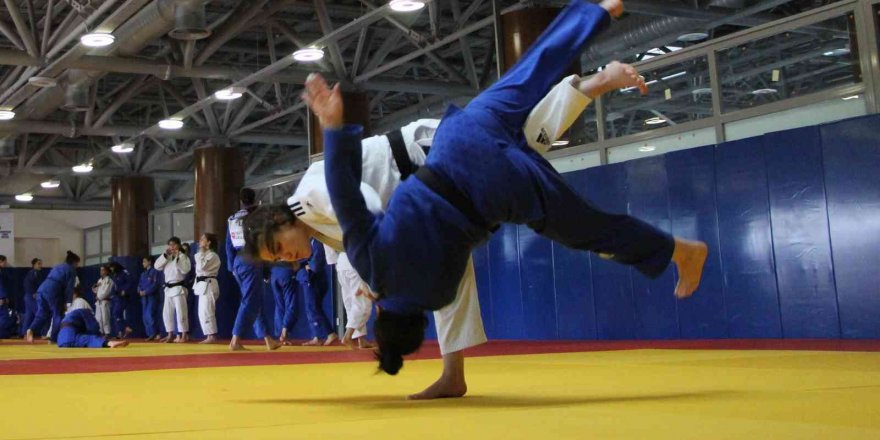 Ümit Milli Judo Takımı 3 şampiyonadan madalyalar ile dönmek istiyor