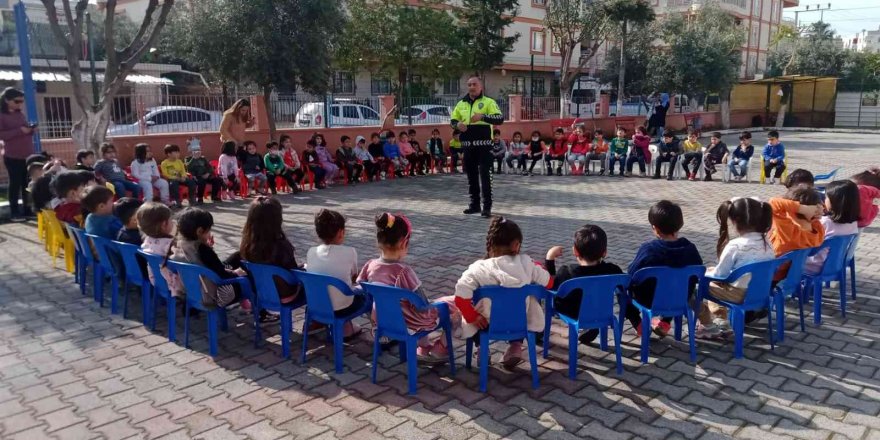 Anaokulu öğrencilerine trafik eğitimi