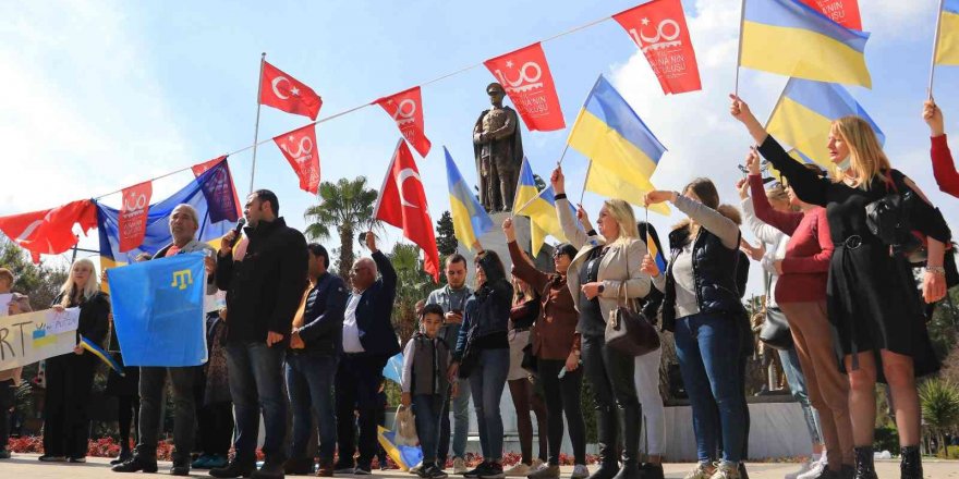 Ukraynalılar gözyaşlarıyla Rusya’yı protesto etti