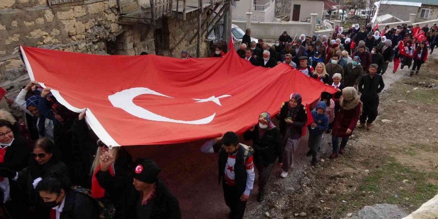 Köylüler 102 yıl önceki "Kurtuluşa Yürüyüşü"nü canlandırdı