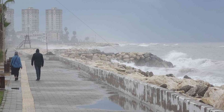 Akdeniz’de kuvvetli fırtına uyarısı