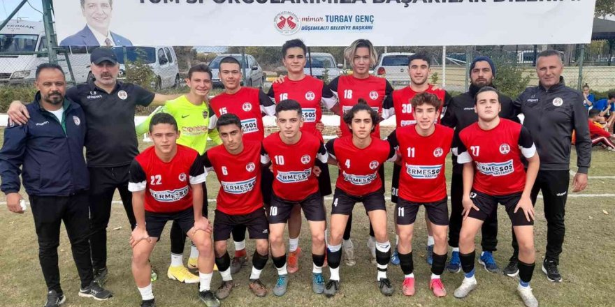 Döşemealtı futbol takımı U-18 liginde şampiyon