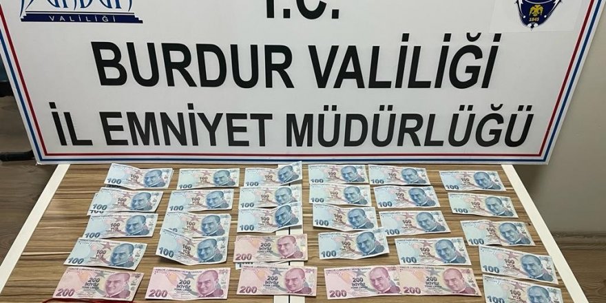 Evlerden yaklaşık 100 bin lira değerinde altın ve para çalan hırsızlar yakalandı