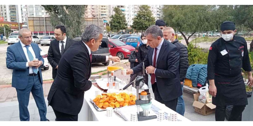 Adana’da ‘Sigara içme, portakal suyu iç’ etkinliği