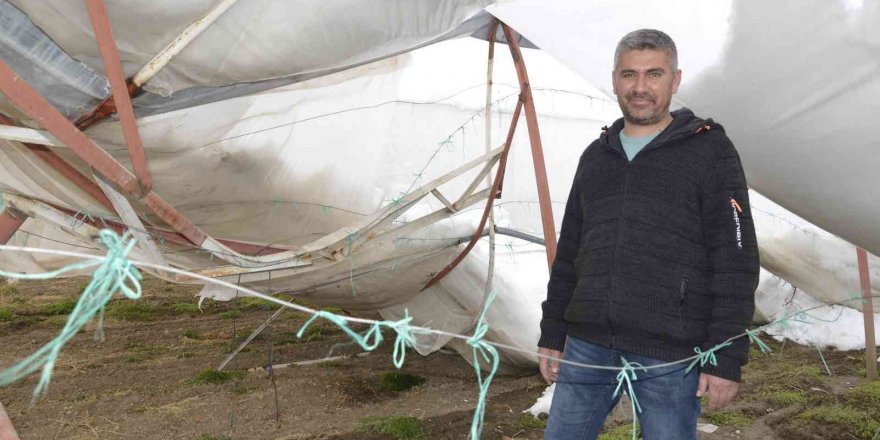 Burdur’da karın ağırlığına dayanamayan seralar çöktü