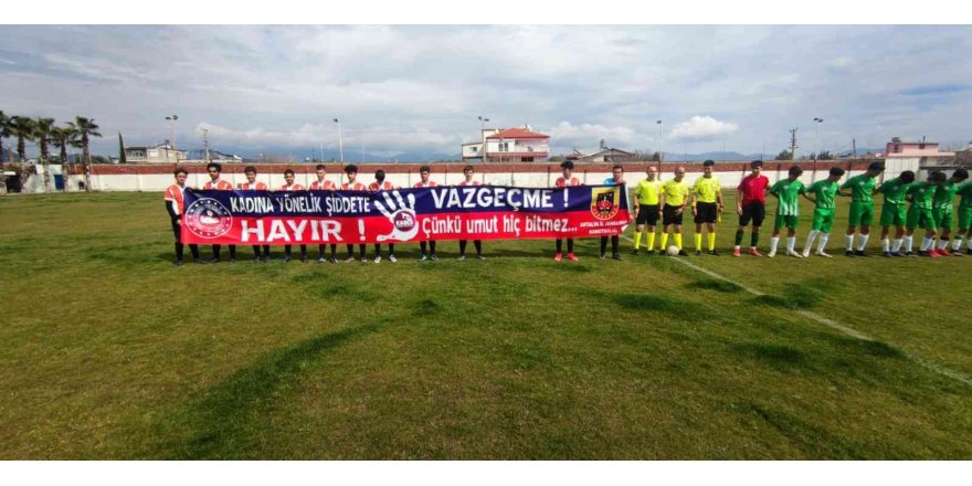 Futbol maçında jandarmadan ‘Kadına şiddete hayır’ pankartı