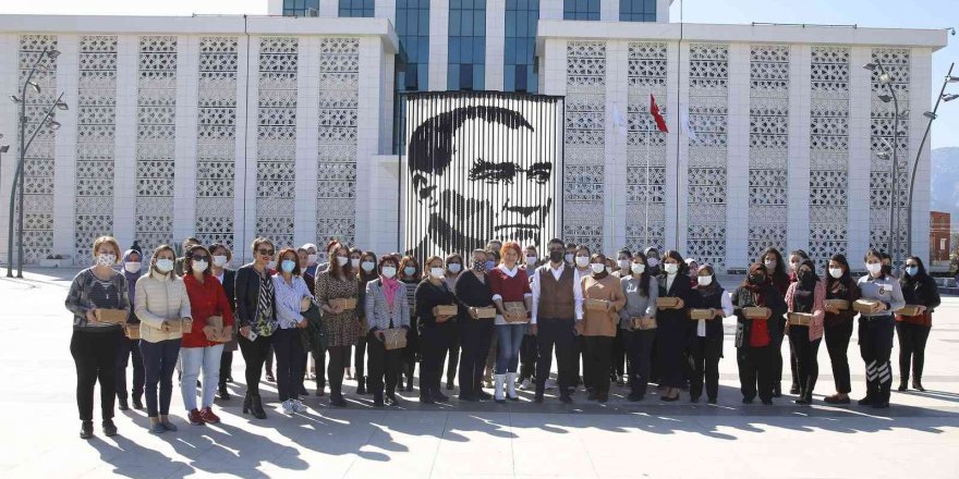 Döşemealtı Belediyesi Kadın Personellerine 8 Mart İzni