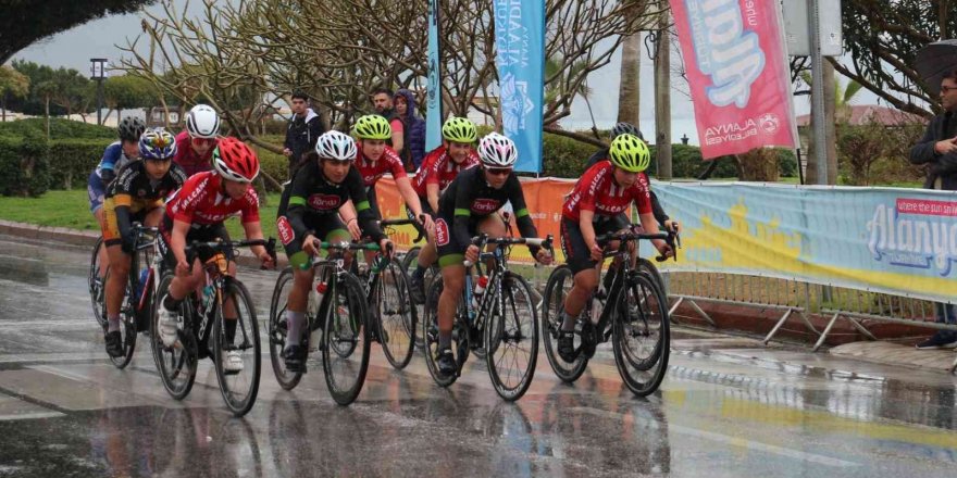 Alanya’da pedallar Dünya Kadınlar Günü için döndü