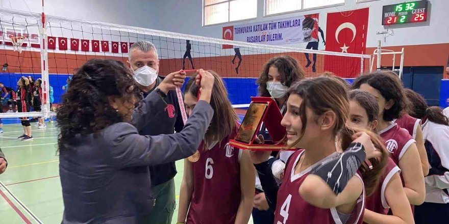 Bozyazı’daki voleybol müsabakaları sona erdi