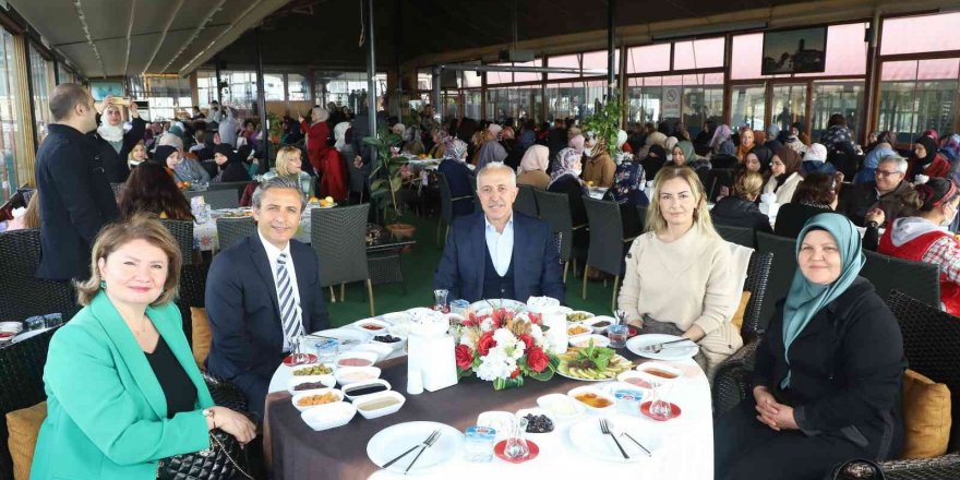 Şehit Anneleri Ve Eşleri ’kadınlar Günü’nde Bir Araya Geldi