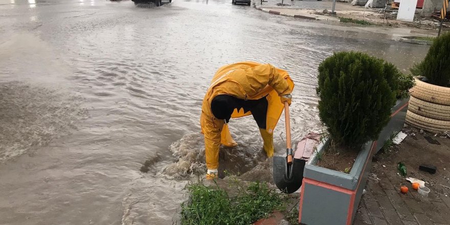 Osmaniye’de sağanak yağış su baskınlarına neden oldu
