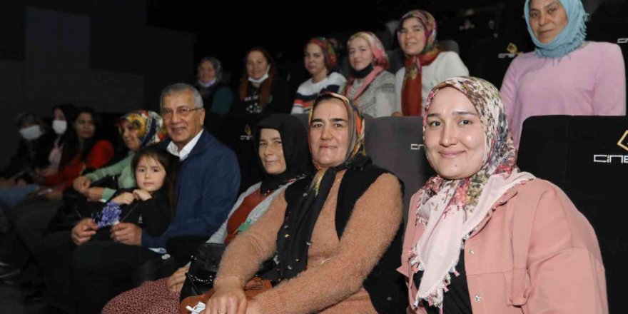 Köylü kadınlara sinema sürprizi