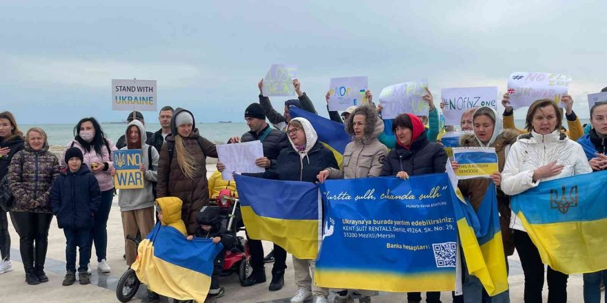 Mersin’deki Ukraynalılar, Rusya’nın Saldırısını Protesto Etti
