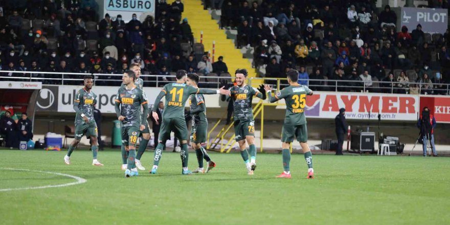 Spor Toto Süper Lig: Aytemiz Alanyaspor: 2 - Fenerbahçe: 5 (Maç sonucu)