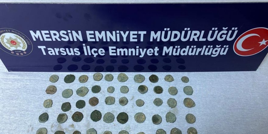 Mersin’de tarihi eser niteliği taşıyan 50 sikke ele geçirildi