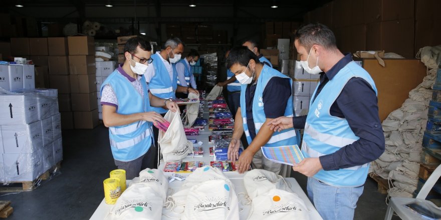 Öğrencilerin kırtasiye malzemeleri Başakşehir Belediyesi’nden