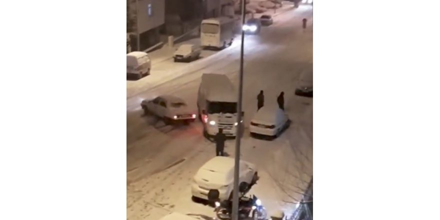 Yollar çarpışan araba pistine döndü, kazalar peş peşe geldi