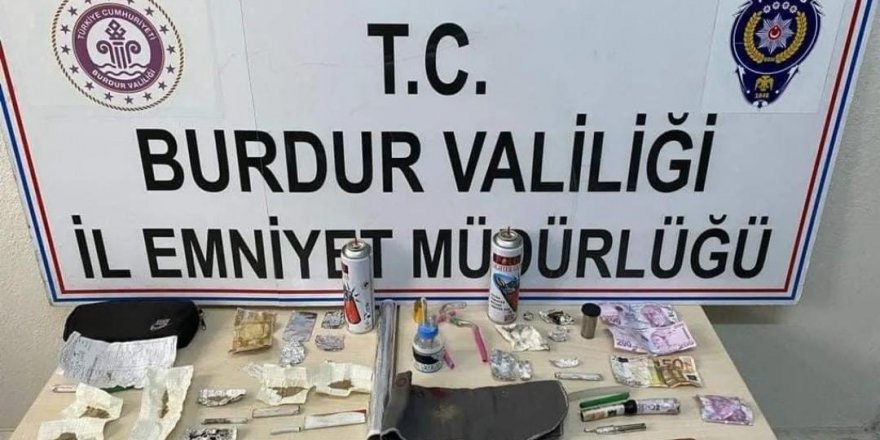 Şüpheli şahısların aracından uyuşturucu çıktı