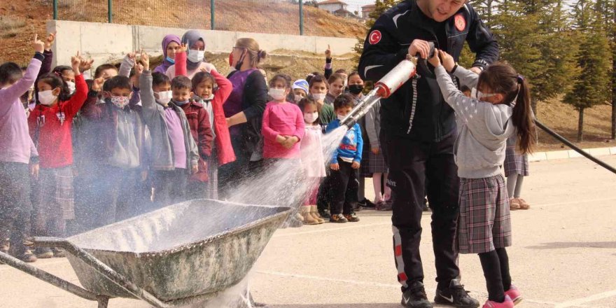 Elmalılı öğrencilere yangın tatbikatı