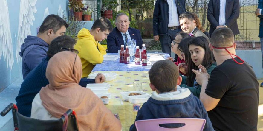 Özel sporculara hem malzeme hem de manevi destek