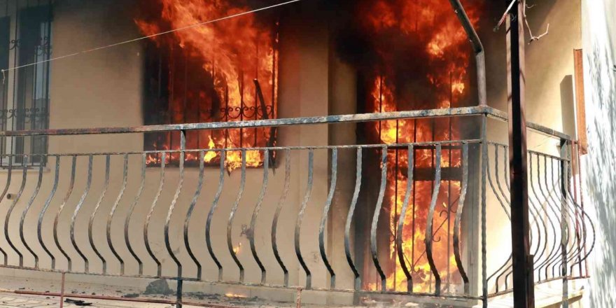 Yangında evi küle dönen yeni evli çift, gözyaşlarına boğuldu