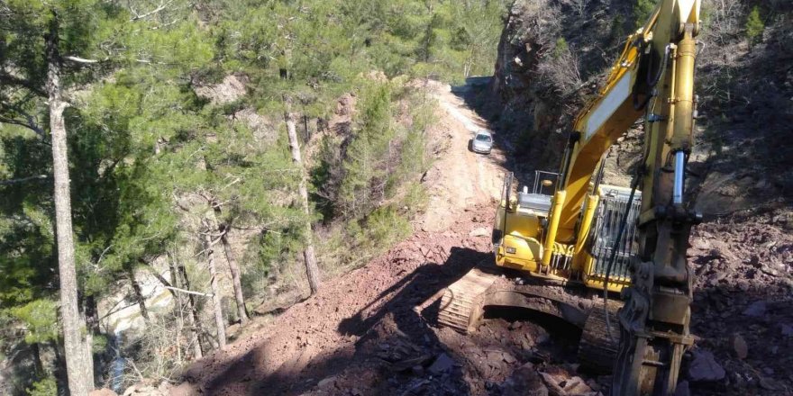 Alanya Beldibi’nde heyelana yol açan tepe tıraşlanıyor