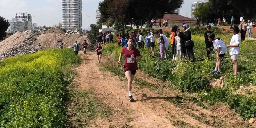 Kır Çiçekleri’nden 7 sporcu, ‘Mersin Atletizm İl Karması’na katılma hakkı kazandı