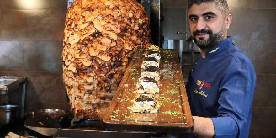 ‘Piton döner’ Portakal Çiçeği Karnavalı’nda