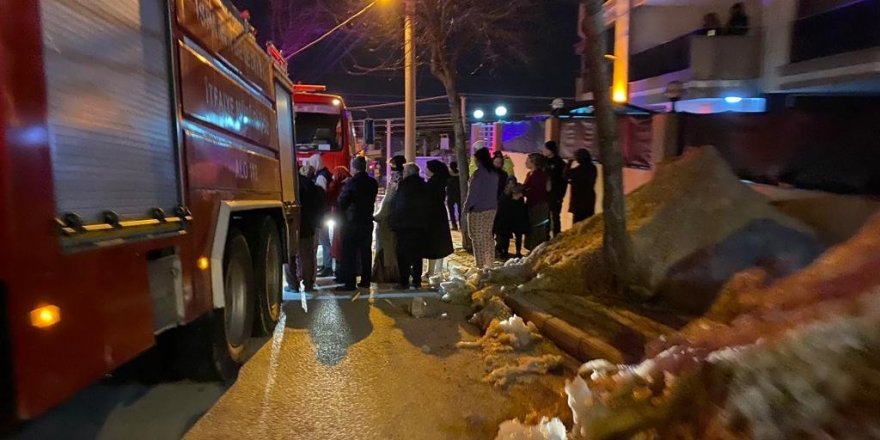 Isparta’da 3 katlı müstakil evde yangın paniği