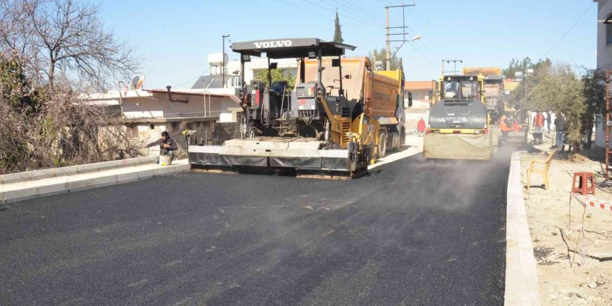 Büyükşehir Belediyesinin Tarsus’ta yol çalışmaları sürüyor