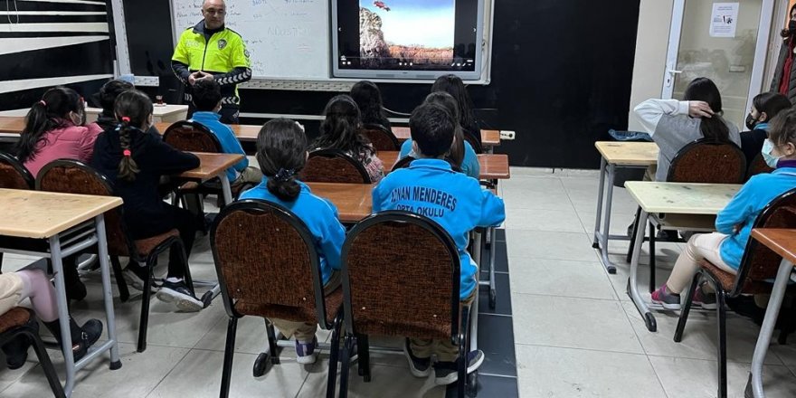 Mersin polisinden öğrencilere trafik eğitimi