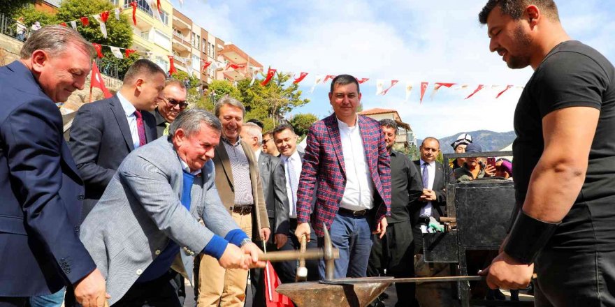 Türk’ün bayramı Nevruz Alanya’da coşkuyla kutlandı