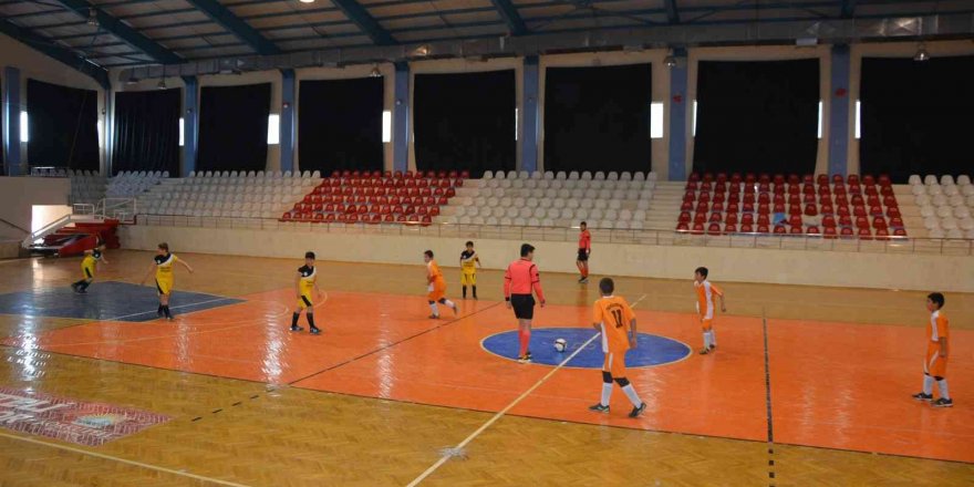 Korkuteli’nde okullar arası futsal  turnuvası başladı