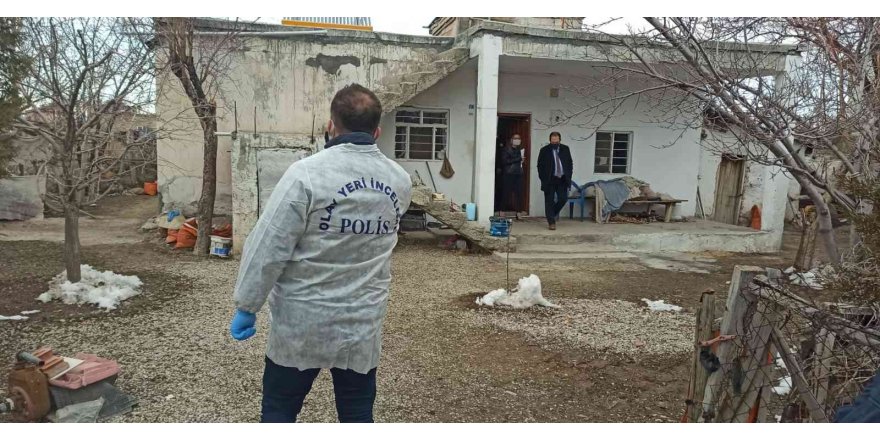 Yaşlı çifti sobadan sızan gaz ayırdı