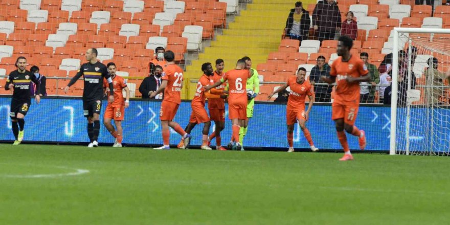 Spor Toto 1. Lig: Adanaspor: 0 - Eyüpspor: 0 (İlk yarı)