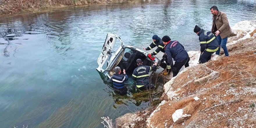 Ceyhan Nehri’ne düşen araçtaki 1 kişi öldü, 2 kişi ağır yaralandı