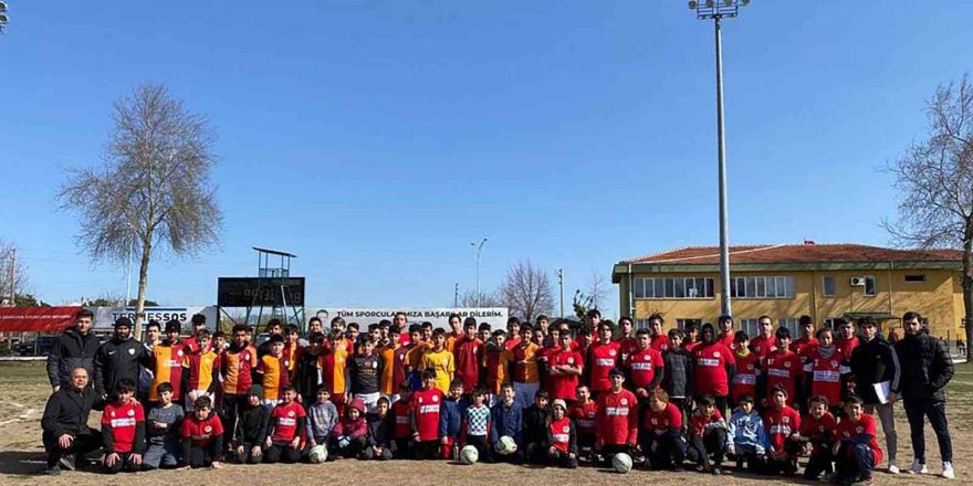 Döşemealtı Futbol Okulu öğrencileri dostluk maçına çıktı