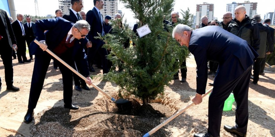Mersin’de fidanlar toprakla buluştu